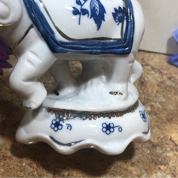 1980’s Hand Painted Vintage Porcelain Blue & White Dancing Elephant Figurine - Picture 13 of 16